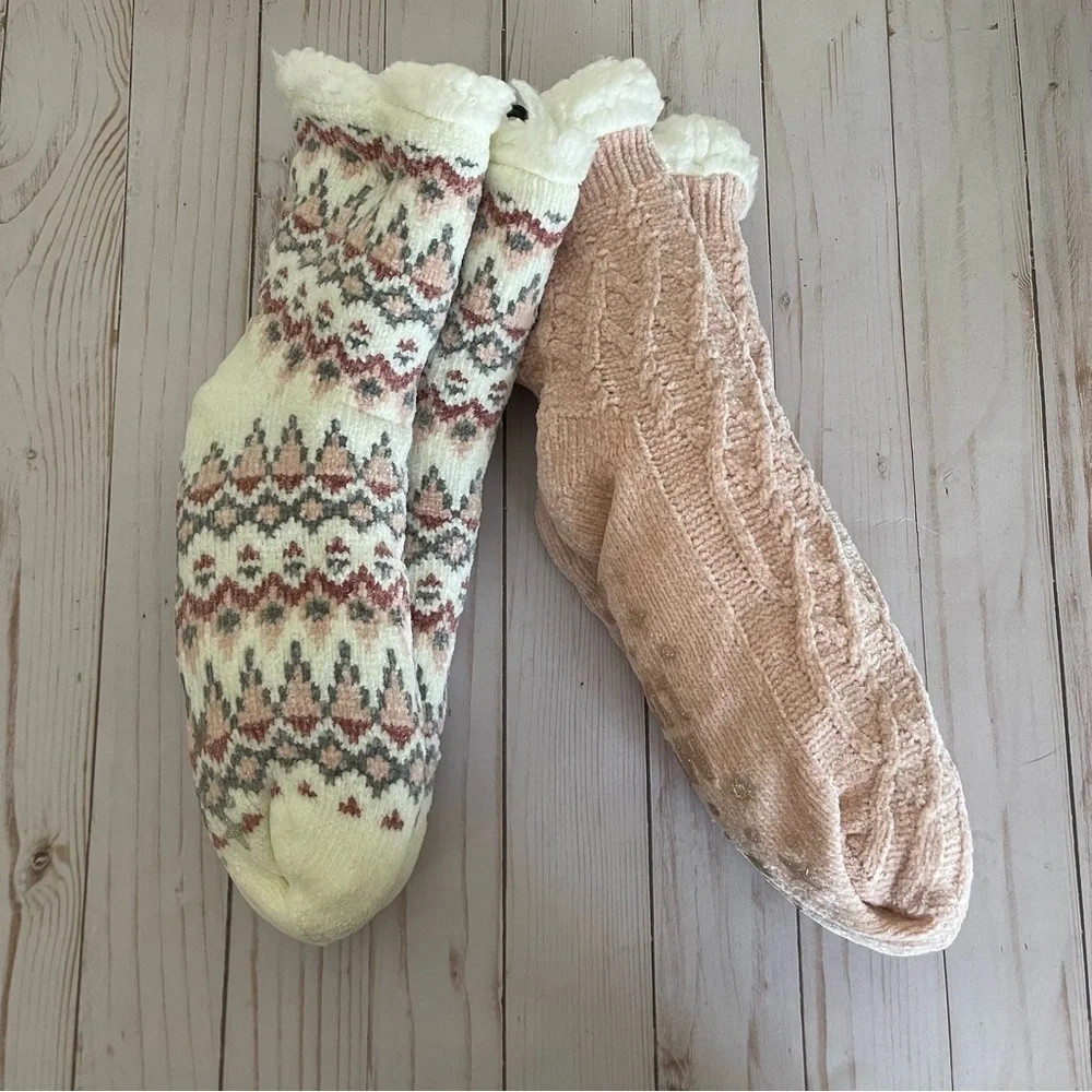 NWOT Muk Luks 2 Pairs Fluffy Slipper Socks Pink Winter Holiday Stocking Stuffer